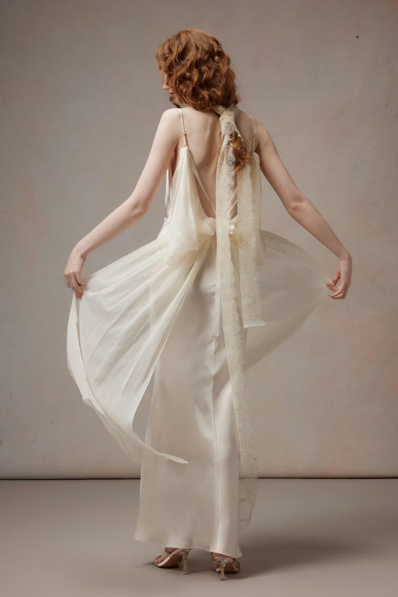 Velo d’Alba Gown