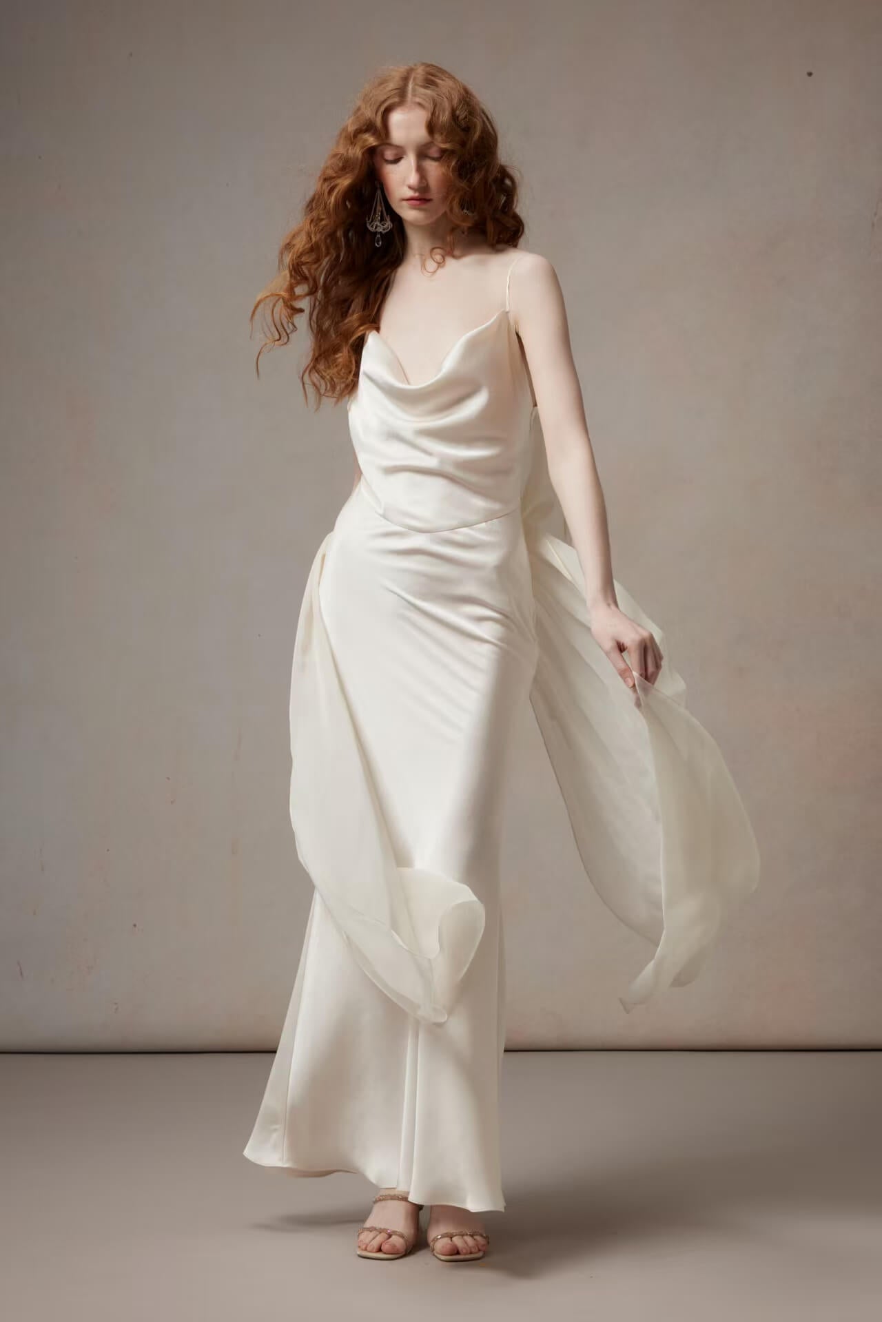 Velo d’Alba Gown
